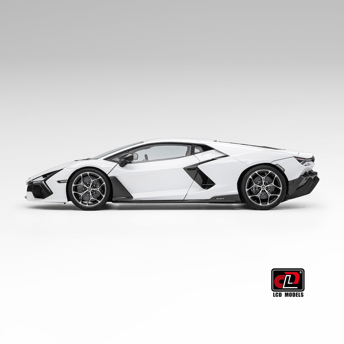 LCD 2024 Lamborghini Revuelto White 1:18