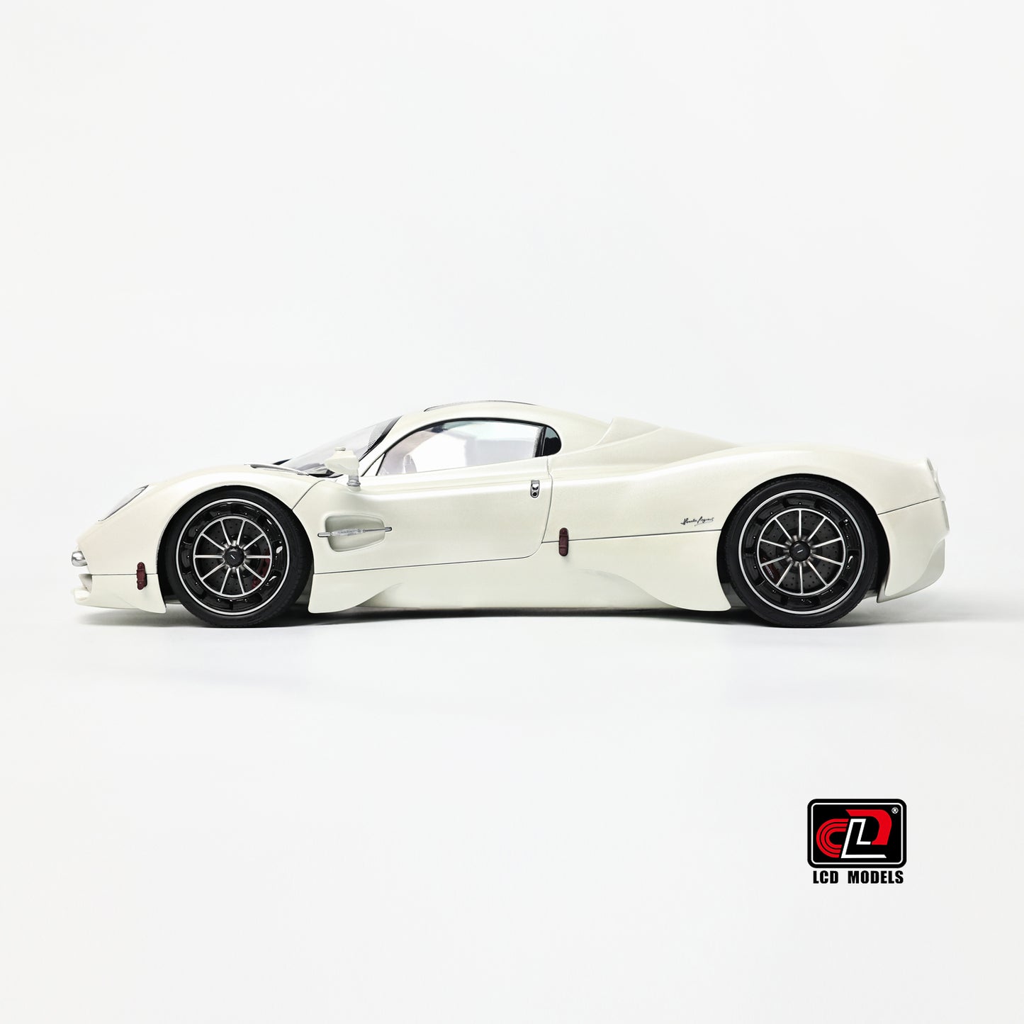 LCD Pagani Utopia Matte Pearl White 1:18