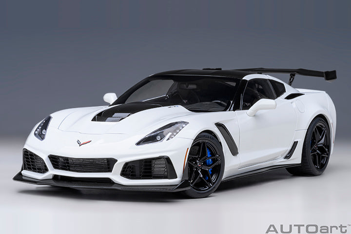 AUTOart Corvette 1:18 限定版 AUTOart Chevy Corvette ZR1 Arctic White 1:18 – STM Diecast