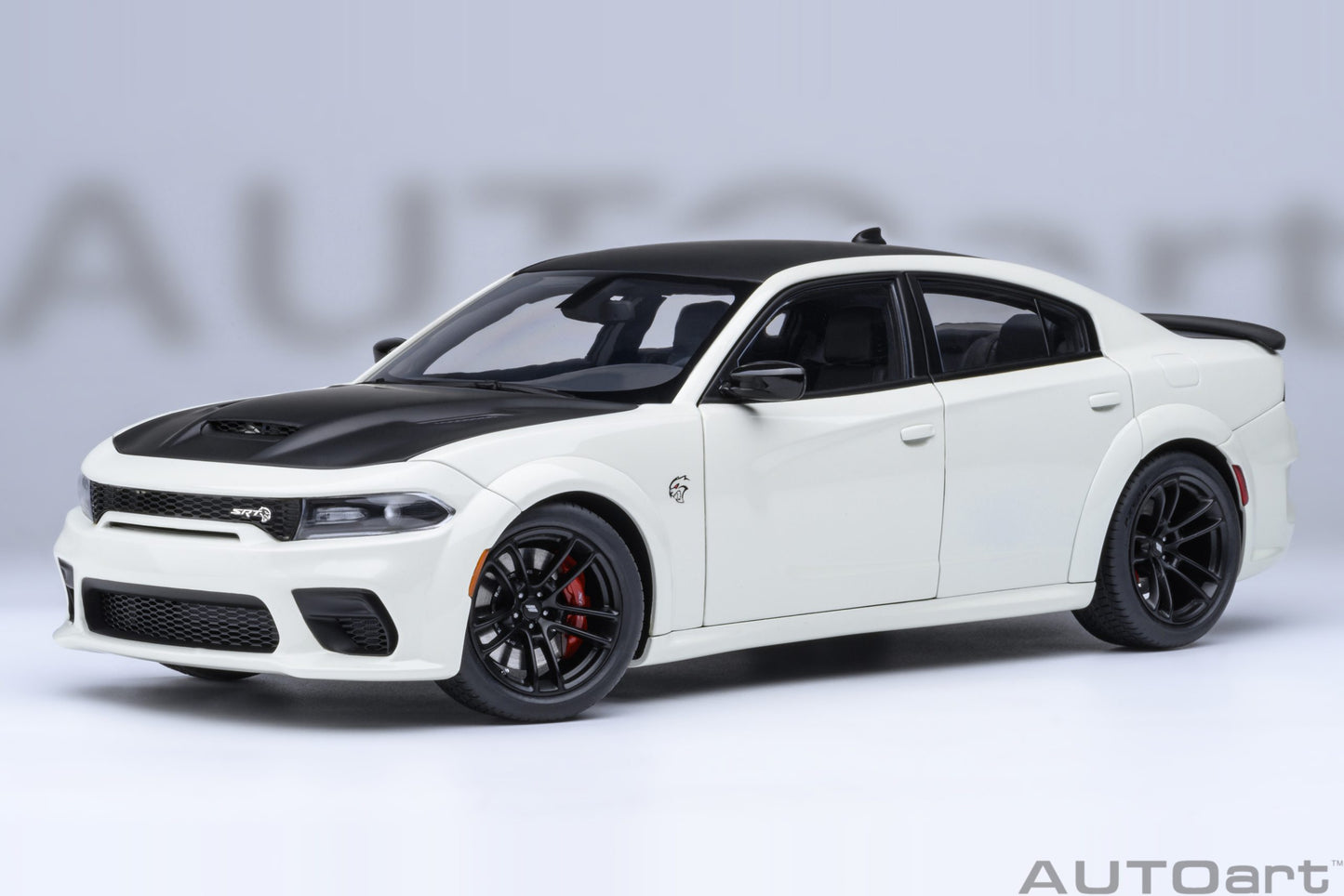 AUTOart Dodge Charger SRT Hellcat Redeye Jailbreak Knuckle White 1:18