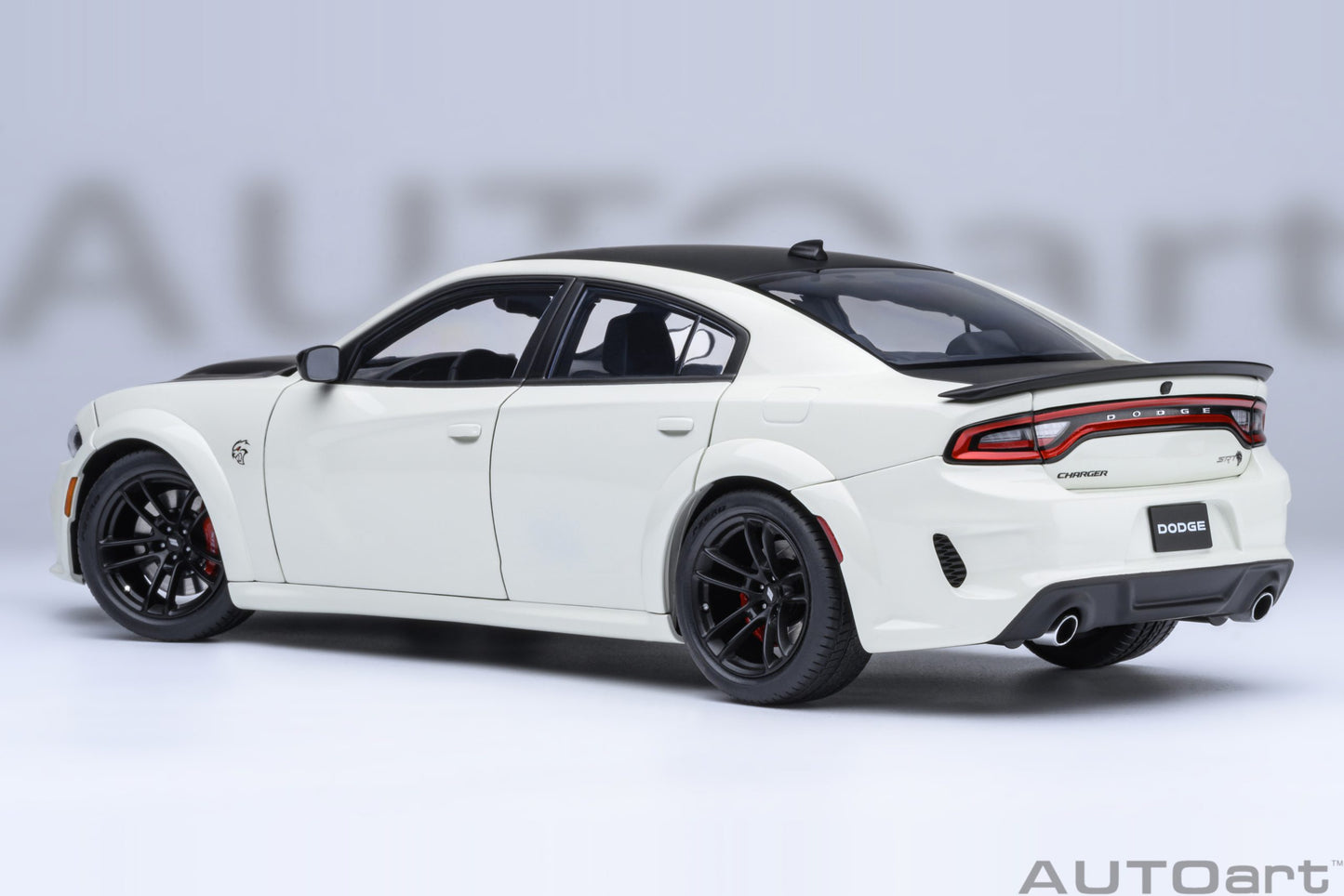 AUTOart Dodge Charger SRT Hellcat Redeye Jailbreak Knuckle White 1:18
