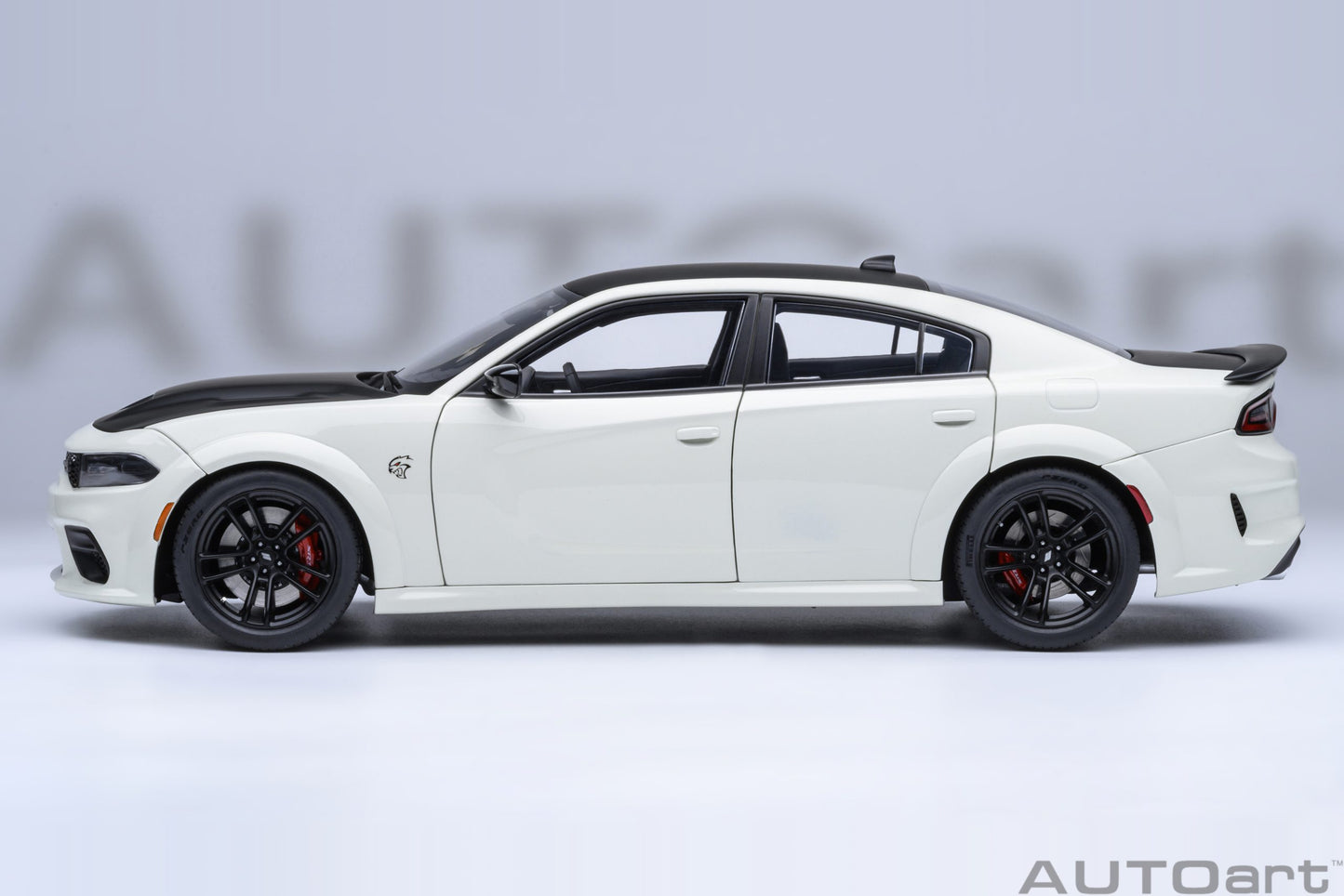 AUTOart Dodge Charger SRT Hellcat Redeye Jailbreak Knuckle White 1:18