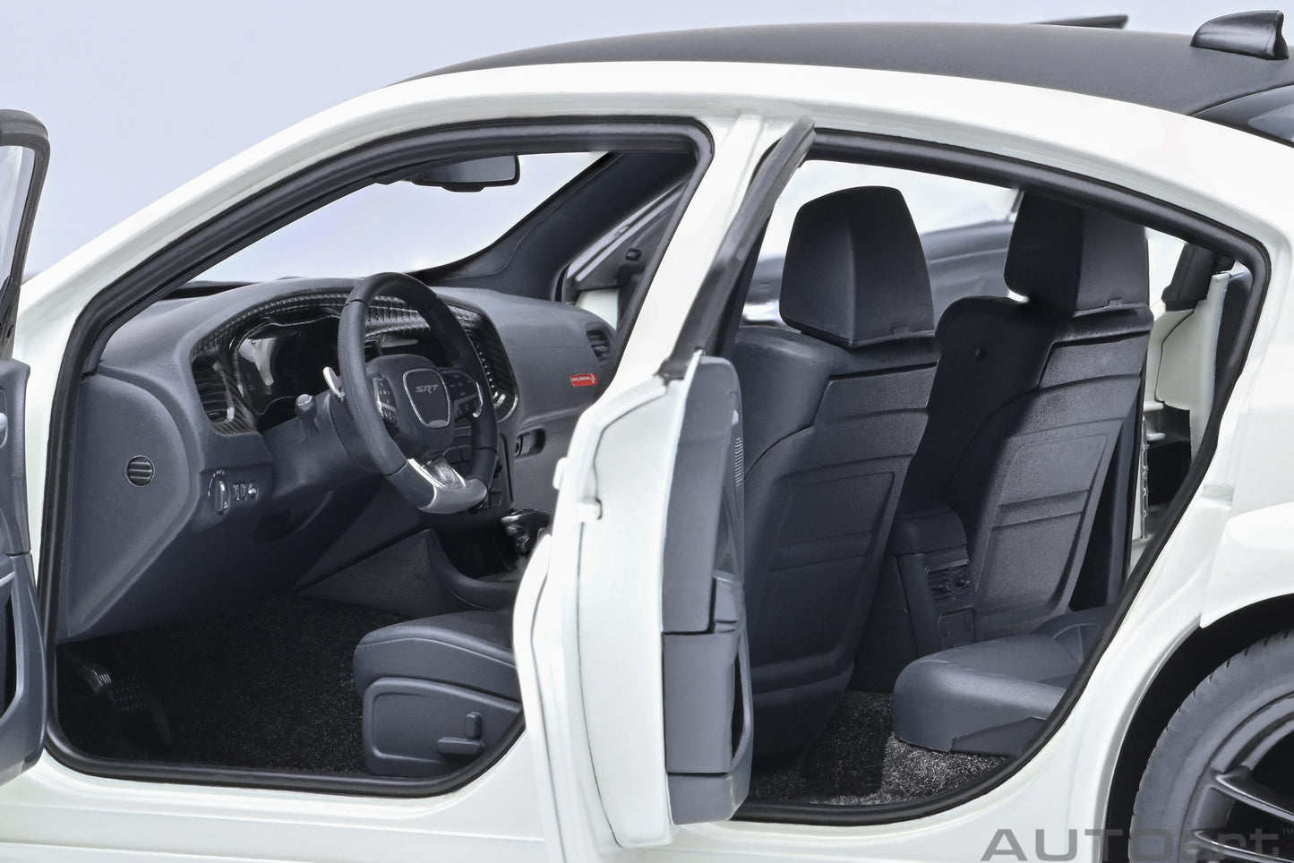 AUTOart Dodge Charger SRT Hellcat Redeye Jailbreak Knuckle White 1:18