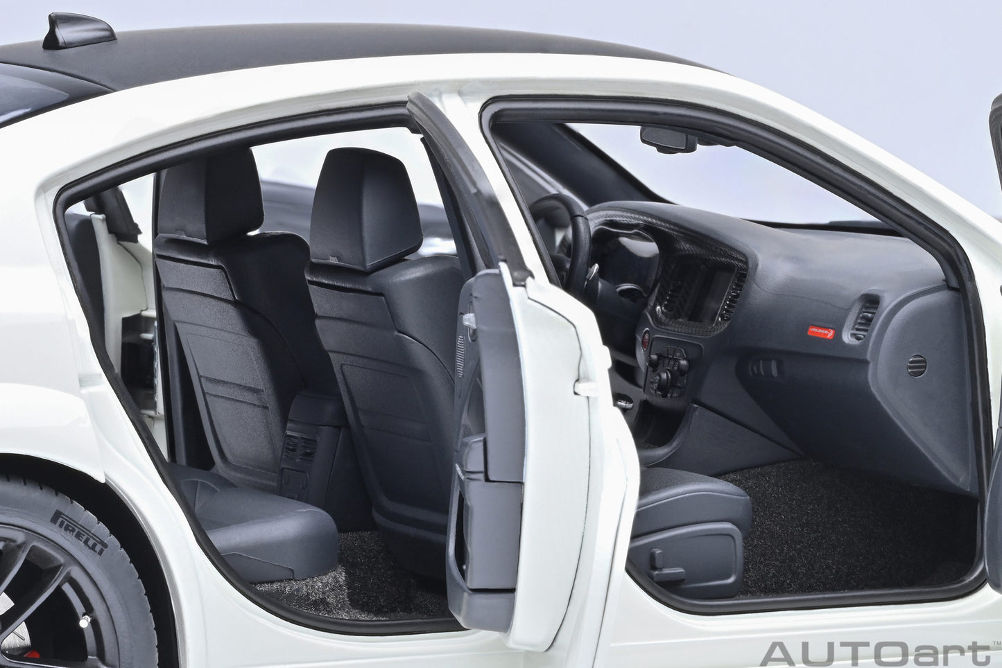 AUTOart Dodge Charger SRT Hellcat Redeye Jailbreak Knuckle White 1:18