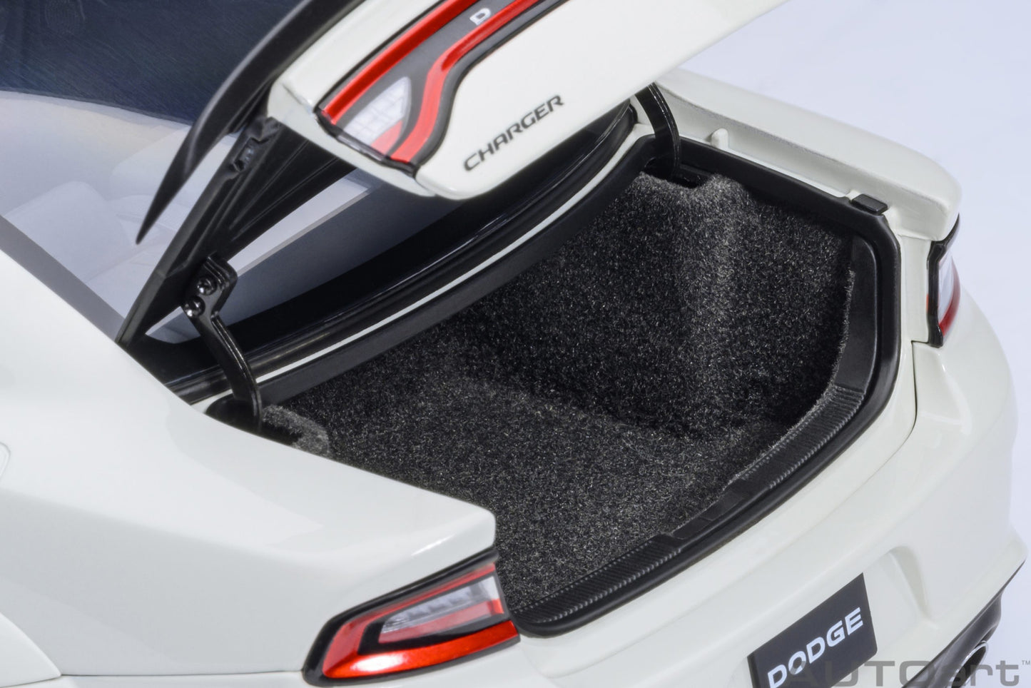 AUTOart Dodge Charger SRT Hellcat Redeye Jailbreak Knuckle White 1:18