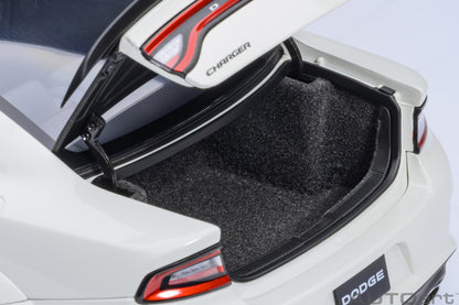 AUTOart Dodge Charger SRT Hellcat Redeye Jailbreak Knuckle White 1:18