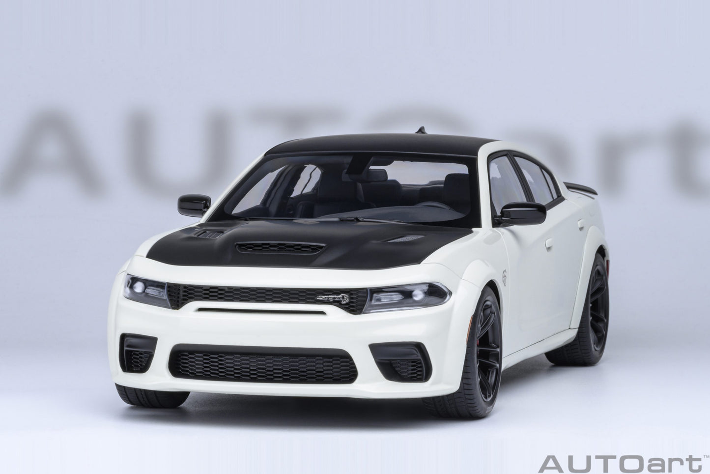 AUTOart Dodge Charger SRT Hellcat Redeye Jailbreak Knuckle White 1:18