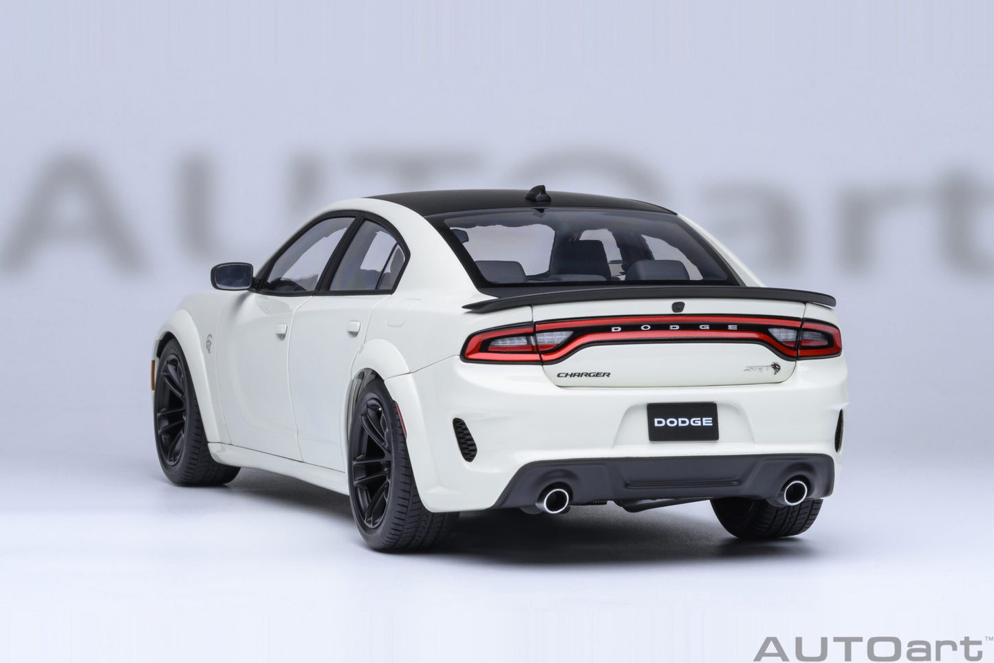 AUTOart Dodge Charger SRT Hellcat Redeye Jailbreak Knuckle White 1:18