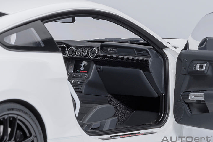 AUTOart Ford Shelby Mustang GT500 Oxford White 1:18