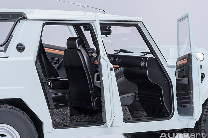 AUTOart Lamborghini LM002 Bianco Polo Park (White) 1:18