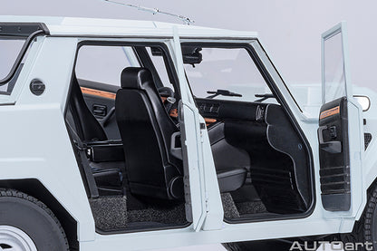 AUTOart Lamborghini LM002 Bianco Polo Park (White) 1:18