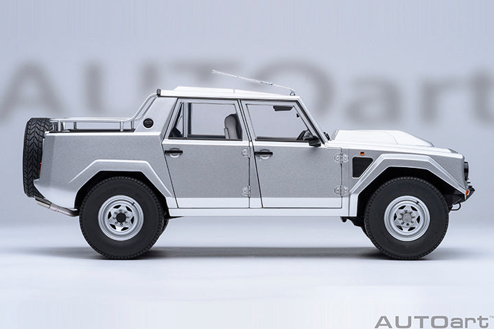 AUTOart Lamborghini LM002 Argento (Metallic Silver) 1:18