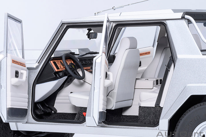 AUTOart Lamborghini LM002 Argento (Metallic Silver) 1:18