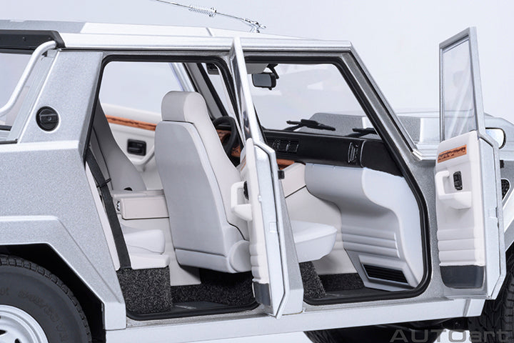 AUTOart Lamborghini LM002 Argento (Metallic Silver) 1:18