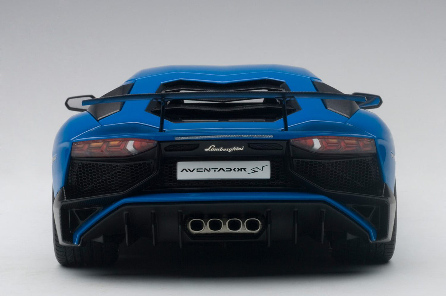 AUTOart 2015 Lamborghini Aventador LP750-4 SV Blu Lemans (Blue) 1:18