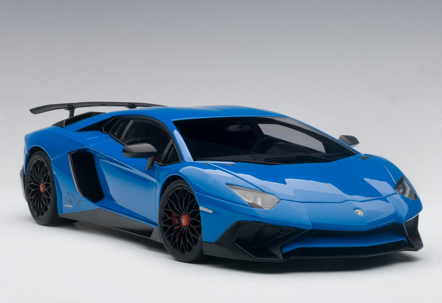 AUTOart 2015 Lamborghini Aventador LP750-4 SV Blu Lemans (Blue) 1:18