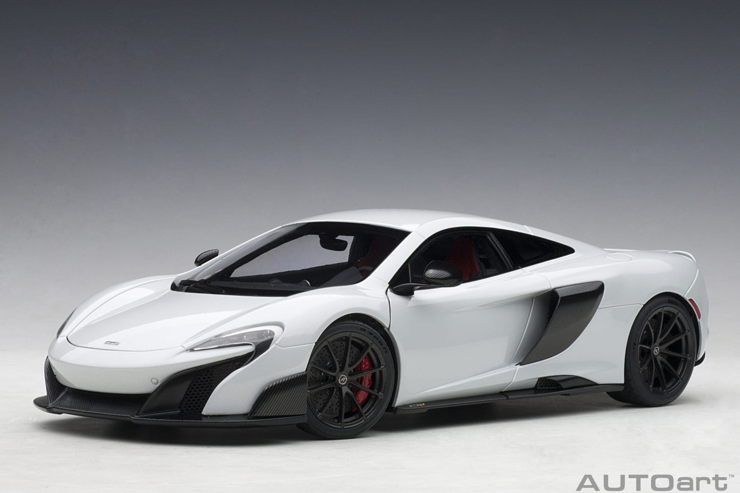 AUTOart 2016 Mclaren 675LT Coupe Silica White 1:18