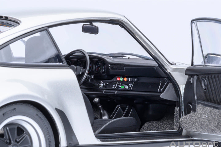AUTOart Porsche 911 (930) Turbo 3.0 Silver 1:18