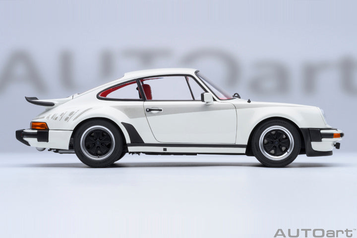AUTOart Porsche 911 (930) Turbo 3.0 Grand Prix White 1:18