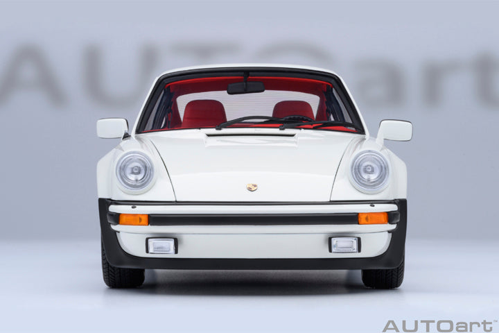 AUTOart Porsche 911 (930) Turbo 3.0 Grand Prix White 1:18
