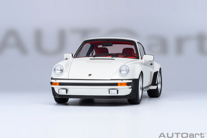 AUTOart Porsche 911 (930) Turbo 3.0 Grand Prix White 1:18