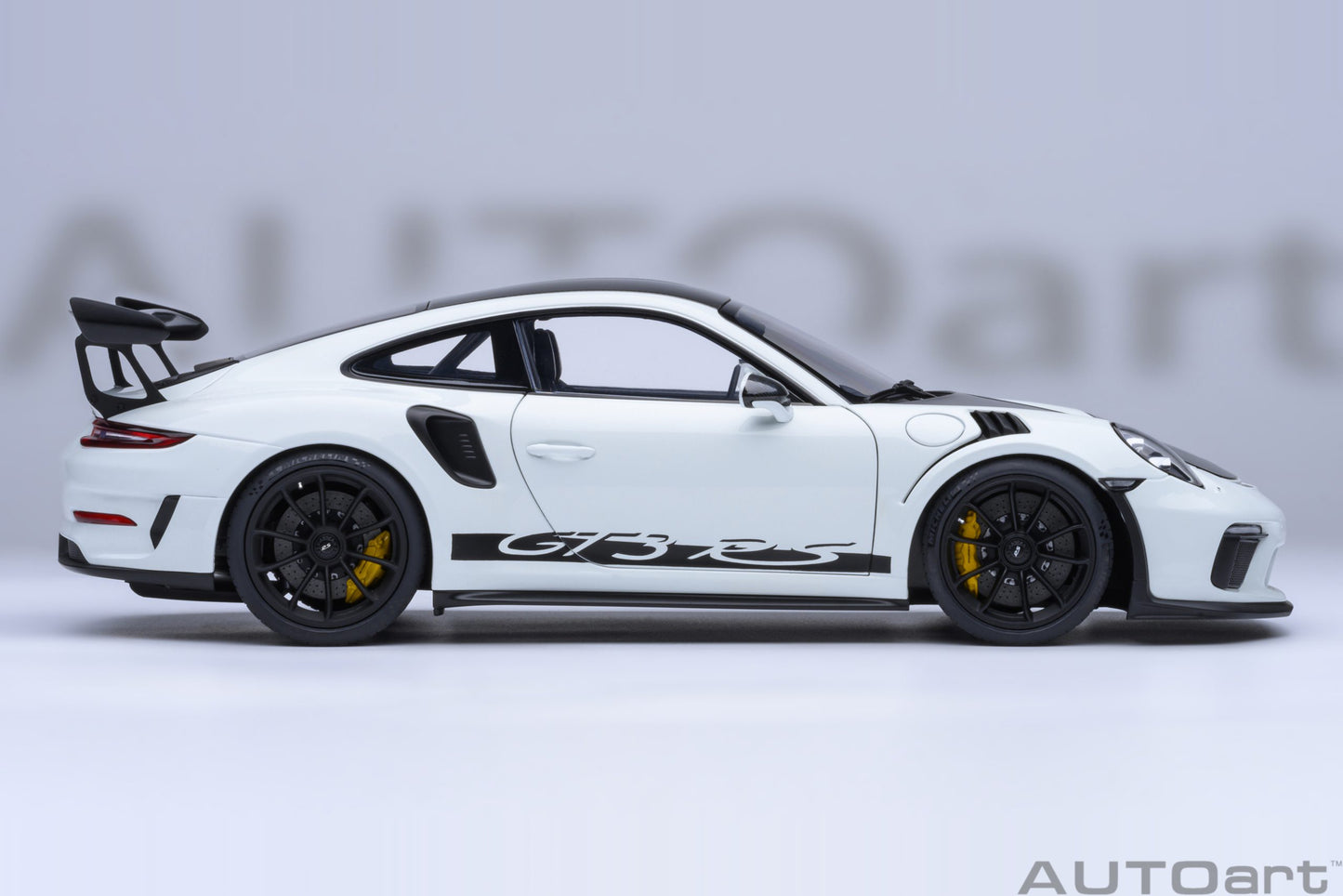 AUTOart Porsche 911 991.2 GT3 RS w/ Weissach Pkg White 1:18
