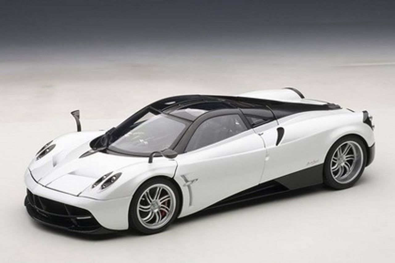 AUTOart Pagani Huayra White AUTOart Signature DIECAST 1:18