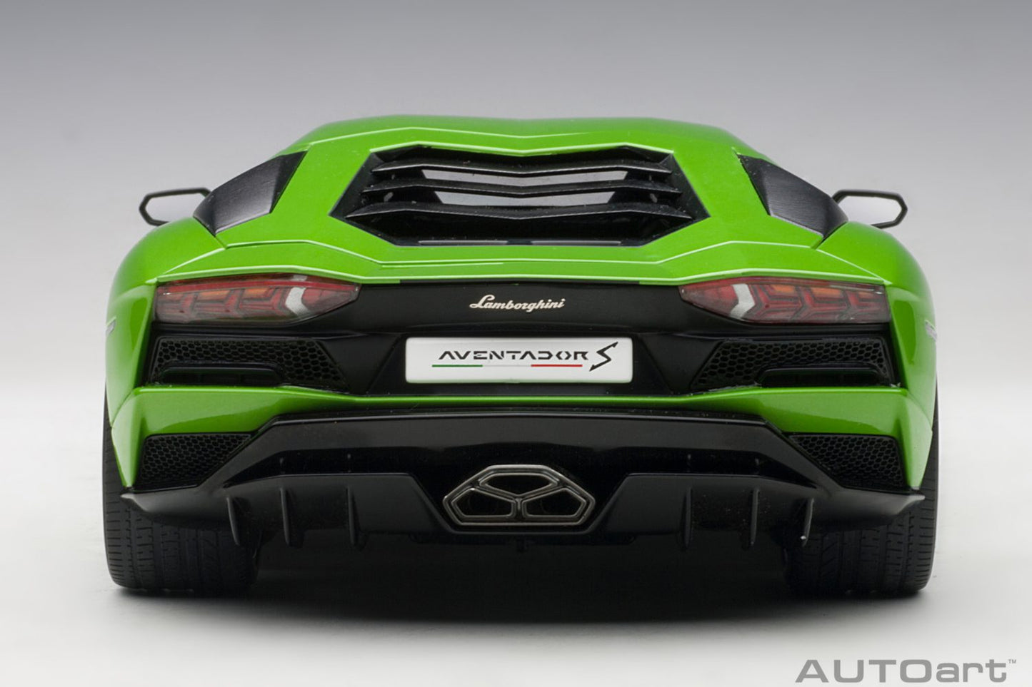 AUTOart 2017 Lamborghini Aventador S Verde Mantis (Pearl Green) 1:18