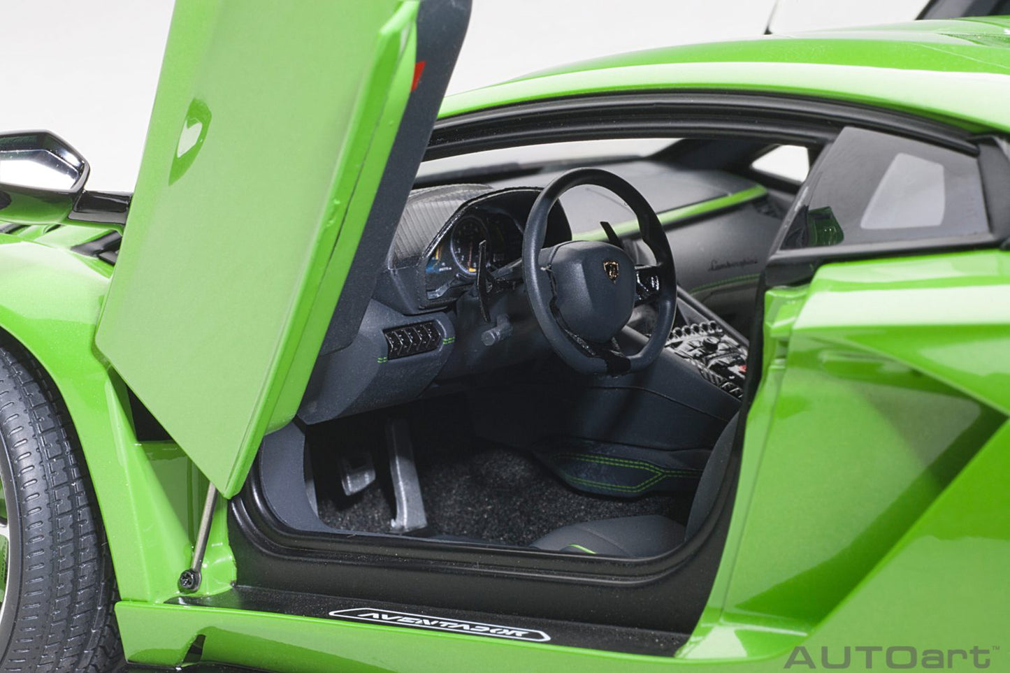 AUTOart 2017 Lamborghini Aventador S Verde Mantis (Pearl Green) 1:18