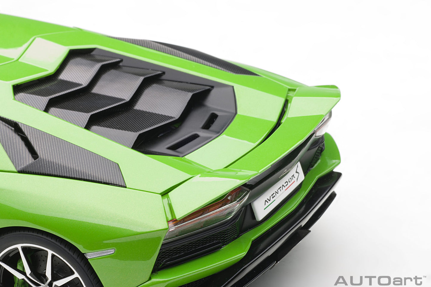 AUTOart 2017 Lamborghini Aventador S Verde Mantis (Pearl Green) 1:18