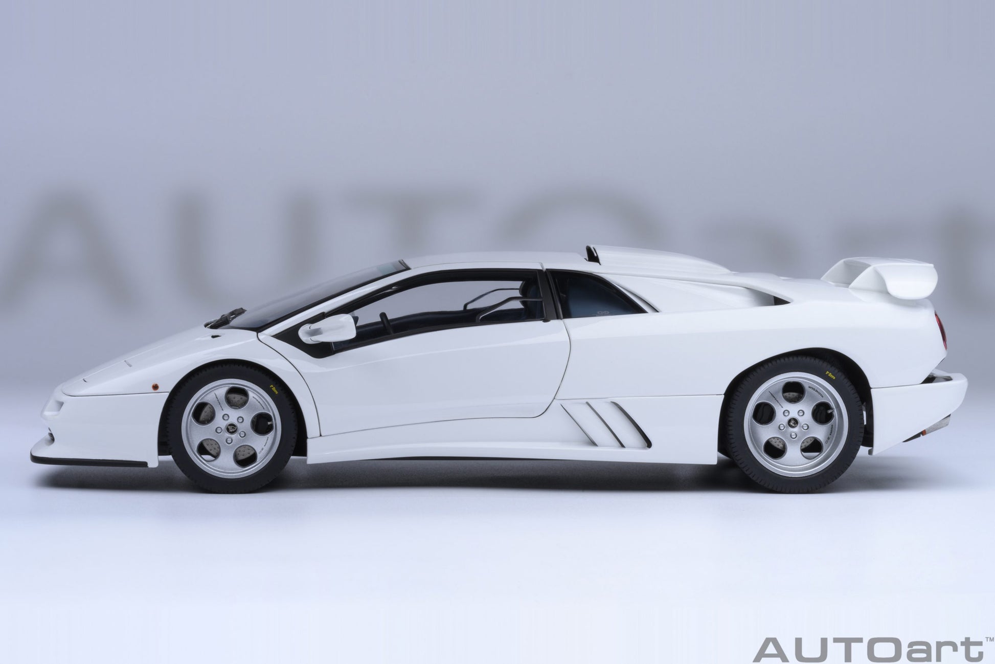 AUTOart 1:18 Lamborghini Diablo SE30 Jota Año de construcción 1995 AUTOart 1:18 Lamborghini Diablo SE30 Jota Año de construcción 1995