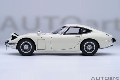 AUTOart 1967 Toyota 2000GT (Upgraded Version) White 1:18