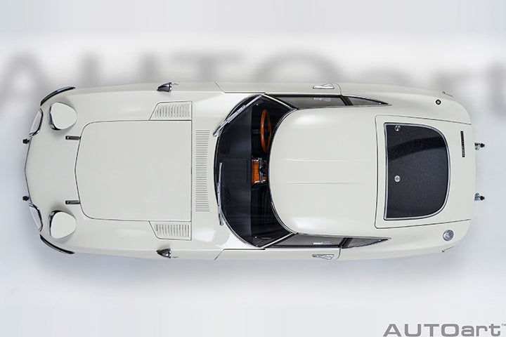 AUTOart 1967 Toyota 2000GT (Upgraded Version) White 1:18
