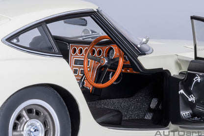 AUTOart 1967 Toyota 2000GT (Upgraded Version) White 1:18