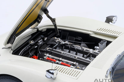 AUTOart 1967 Toyota 2000GT (Upgraded Version) White 1:18