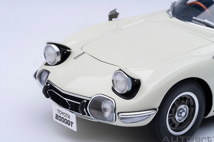 AUTOart 1967 Toyota 2000GT (Upgraded Version) White 1:18