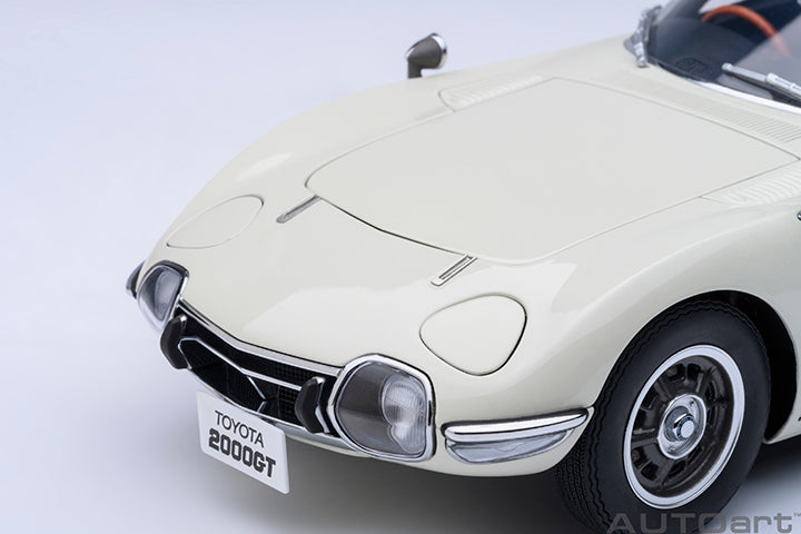 AUTOart 1967 Toyota 2000GT (Upgraded Version) White 1:18