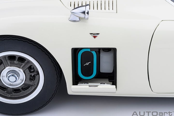 AUTOart 1967 Toyota 2000GT (Upgraded Version) White 1:18