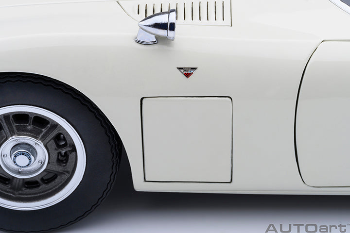 AUTOart 1967 Toyota 2000GT (Upgraded Version) White 1:18