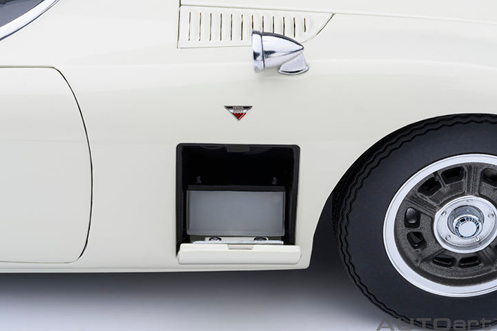 AUTOart 1967 Toyota 2000GT (Upgraded Version) White 1:18