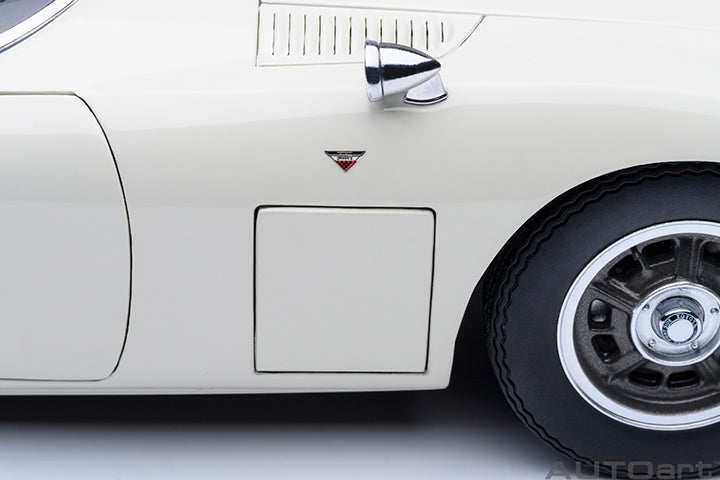 AUTOart 1967 Toyota 2000GT (Upgraded Version) White 1:18