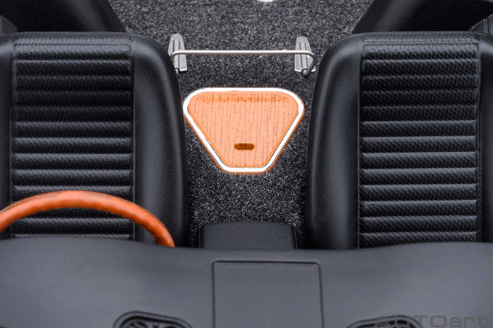 AUTOart 1967 Toyota 2000GT (Upgraded Version) White 1:18