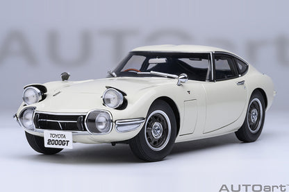 AUTOart 1967 Toyota 2000GT (Upgraded Version) White 1:18