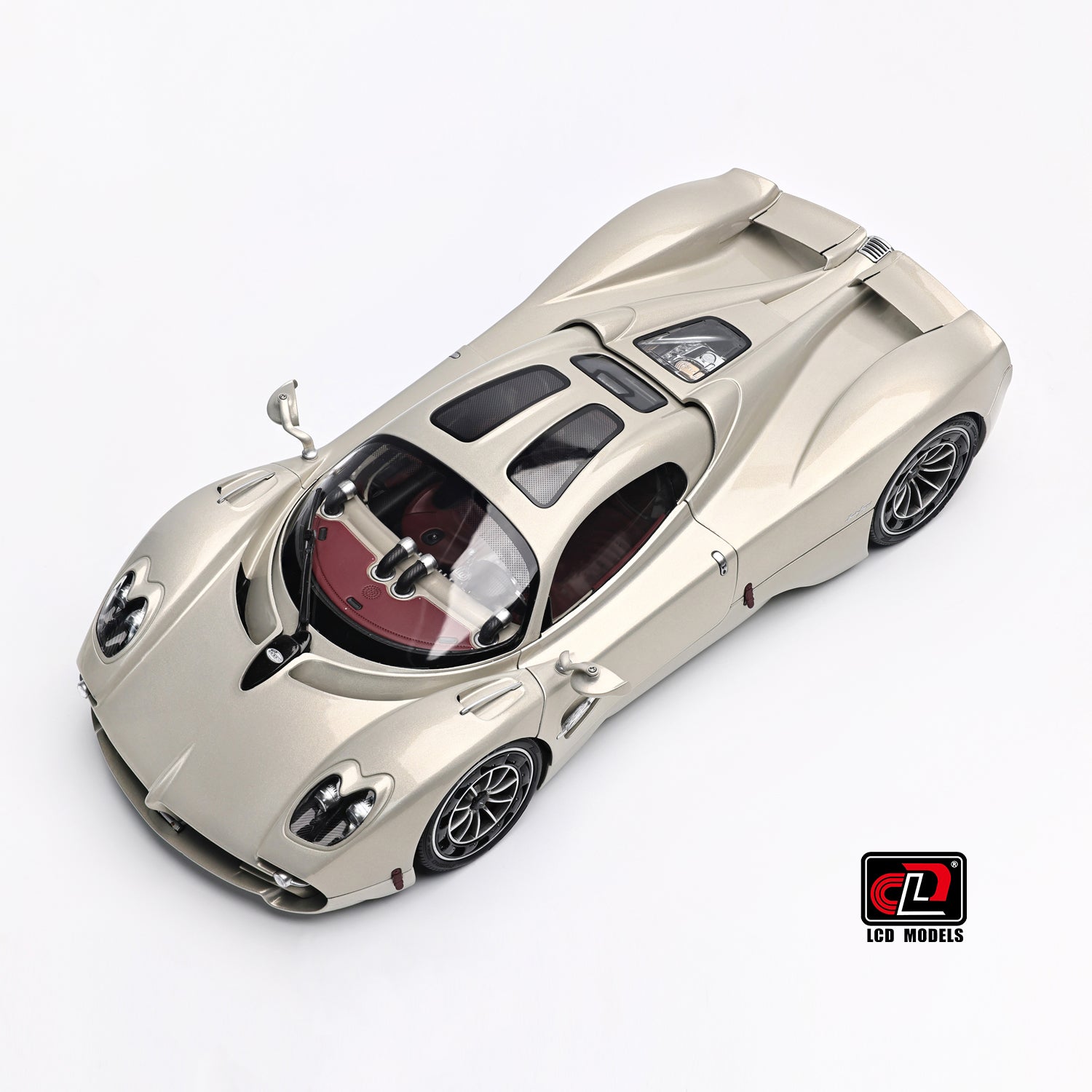 LCD Pagani Utopia Champagne Gold 1:18 – STM Diecast