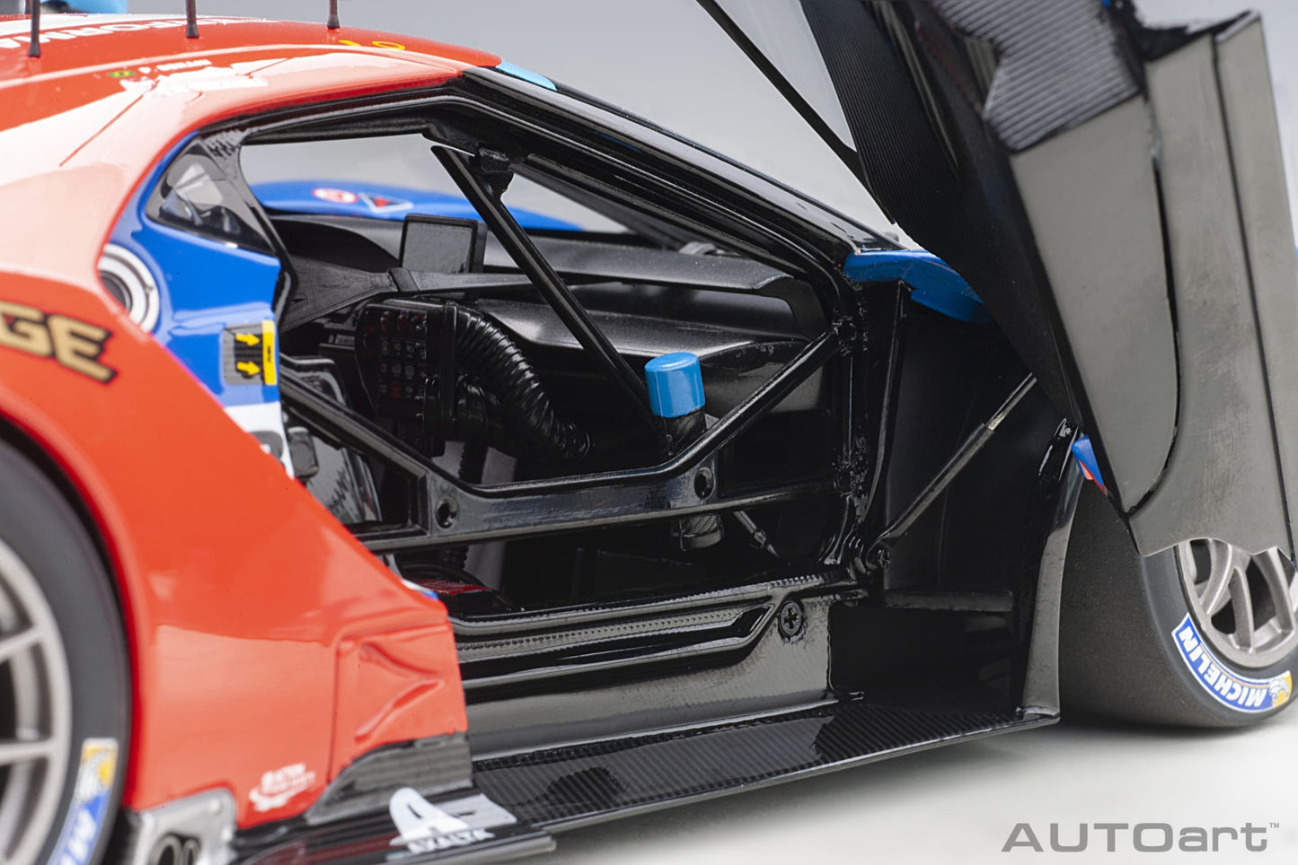 AUTOart 2017 Ford GT #67 24hr Le Mans GTE Pro 2017 1:18