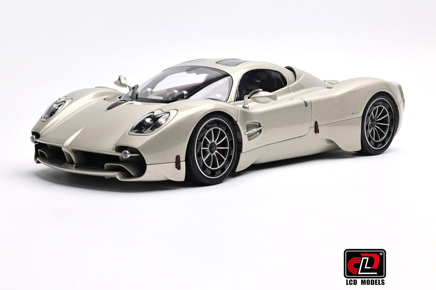 LCD Pagani Utopia Champagne Gold 1:18