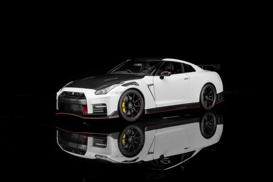 Motorhelix 2022 Nissan Skyline GT-R R35 Nismo Special Edition Brilliant White Pearl 1:18