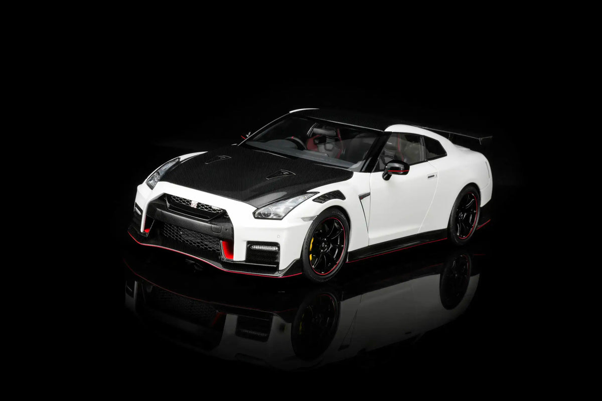 Motorhelix 2022 Nissan Skyline GT-R R35 Nismo Special Edition Brilliant White Pearl 1:18