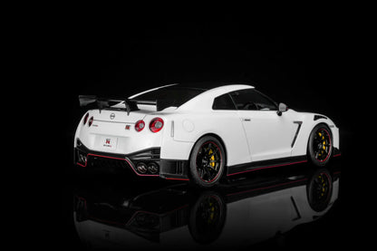 Motorhelix 2022 Nissan Skyline GT-R R35 Nismo Special Edition Brilliant White Pearl 1:18