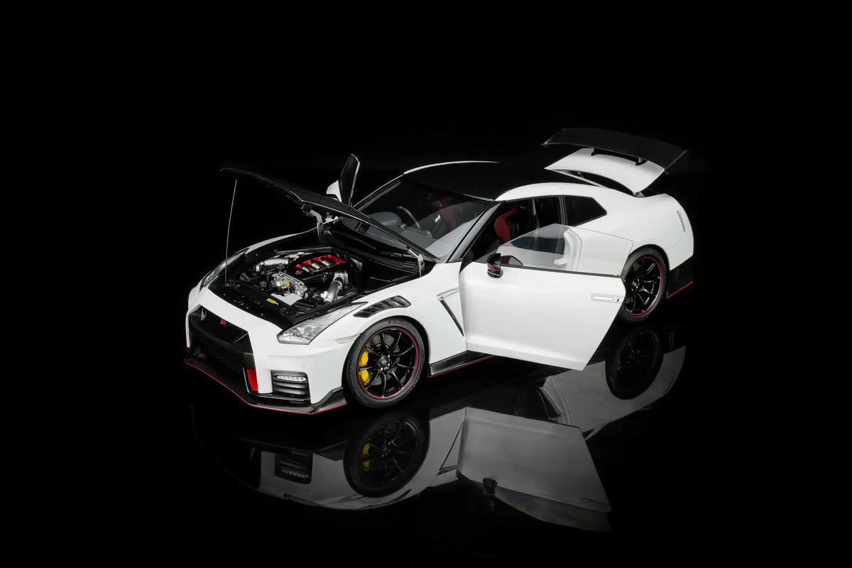 Motorhelix 2022 Nissan Skyline GT-R R35 Nismo Special Edition Brilliant White Pearl 1:18
